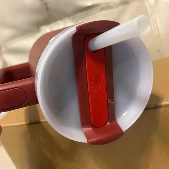 Stanley Red Quencher H2.0 Tumbler with Handle - Picture 5 of 5